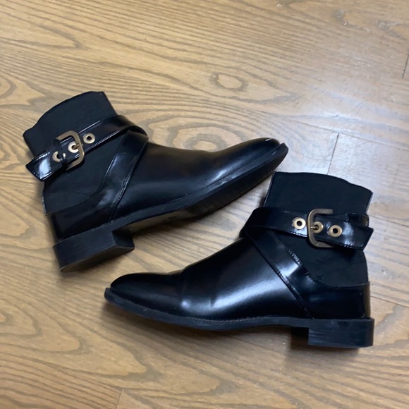 Zara Shoes - Faux leather booties